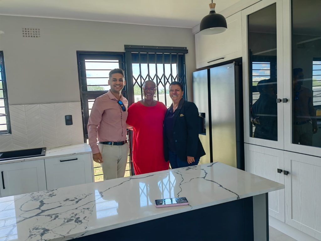 Client in her new apartment with CentralBlue agents